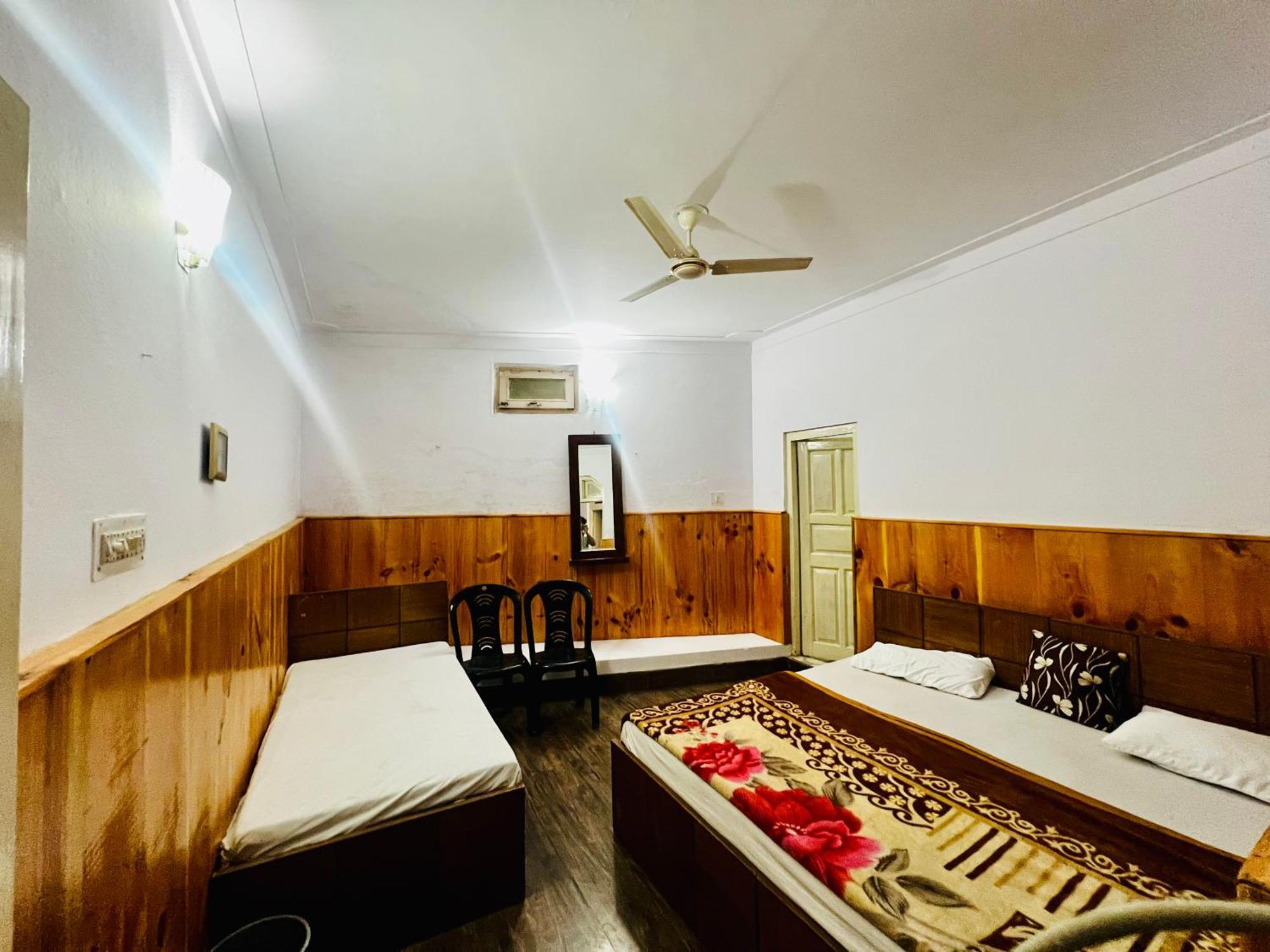 Inder Palace Barkot Екстер'єр фото