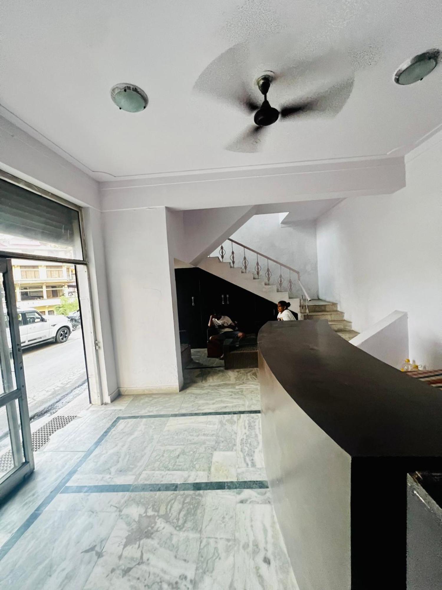 Inder Palace Barkot Екстер'єр фото