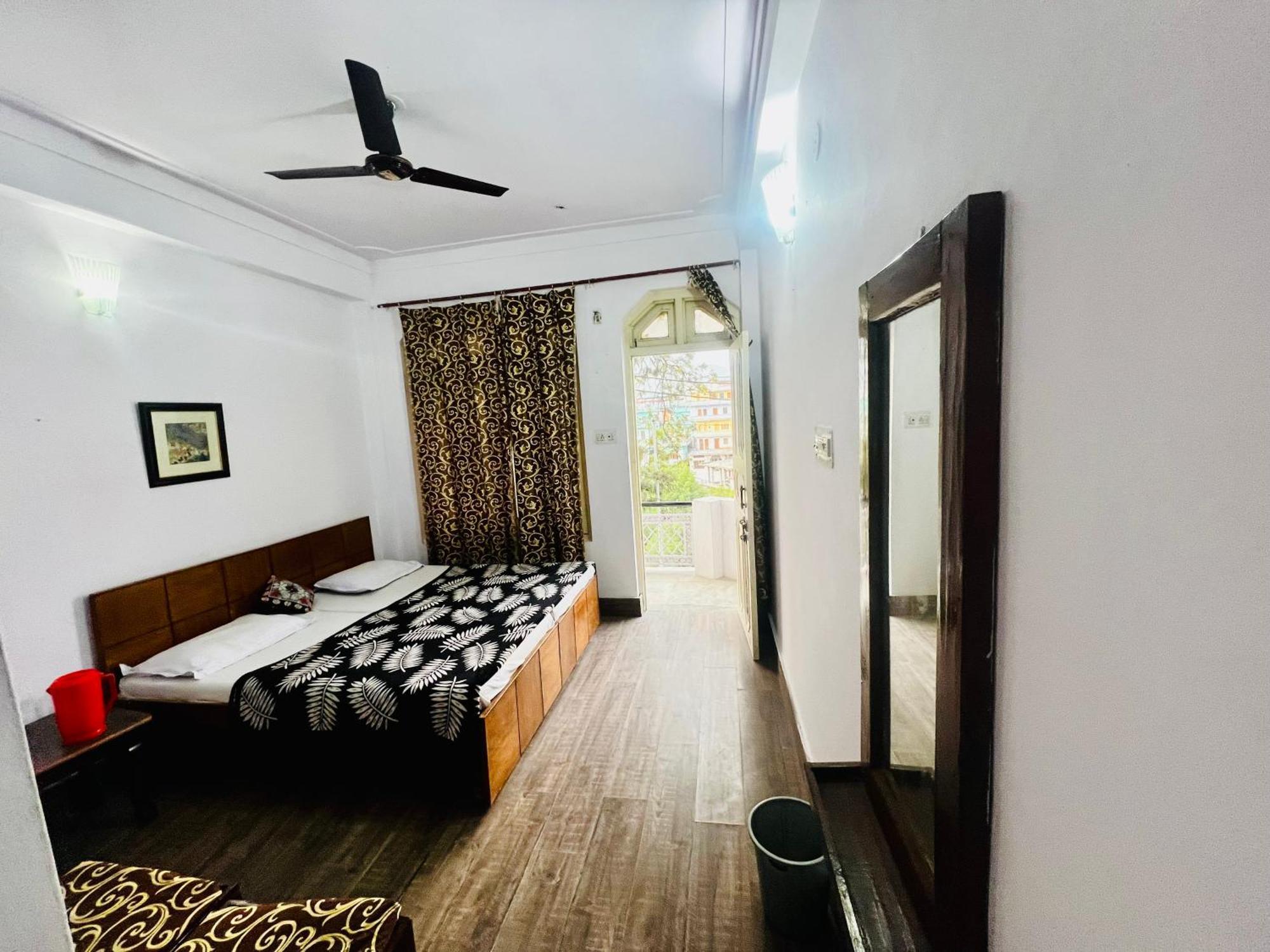 Inder Palace Barkot Екстер'єр фото
